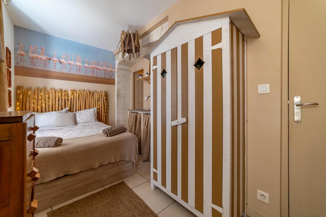 La Cabane Camarguaise En Centre Ville - Une Nuit A נים מראה חיצוני תמונה