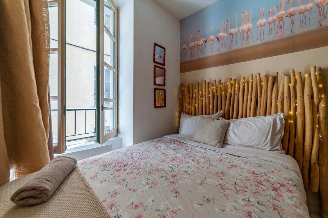 La Cabane Camarguaise En Centre Ville - Une Nuit A נים מראה חיצוני תמונה
