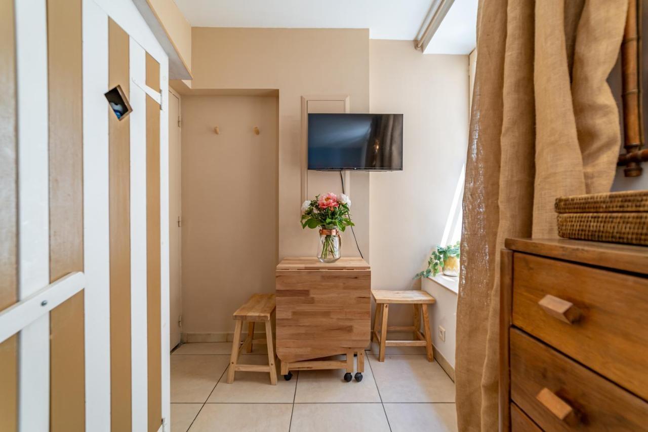 La Cabane Camarguaise En Centre Ville - Une Nuit A נים מראה חיצוני תמונה
