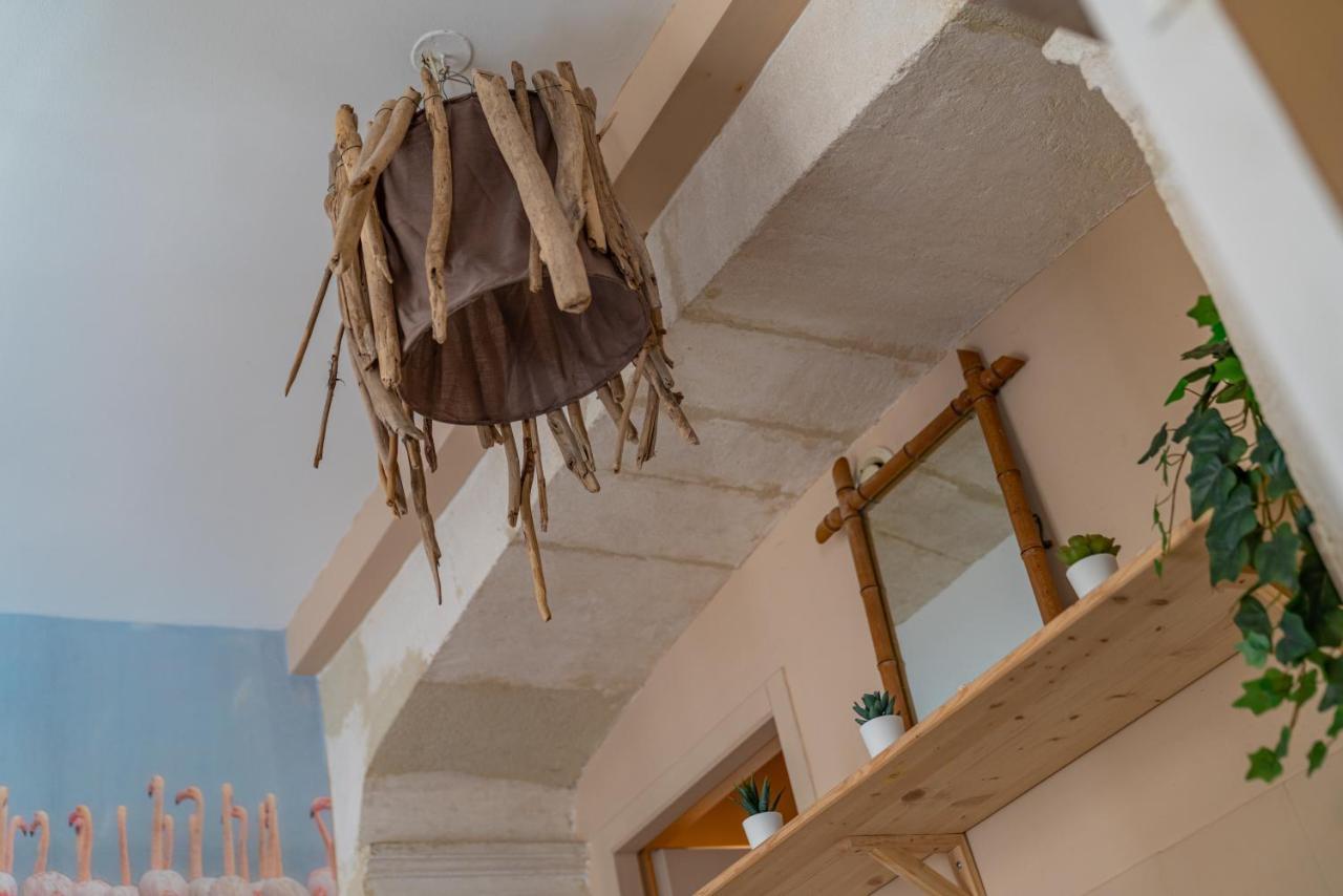 La Cabane Camarguaise En Centre Ville - Une Nuit A נים מראה חיצוני תמונה