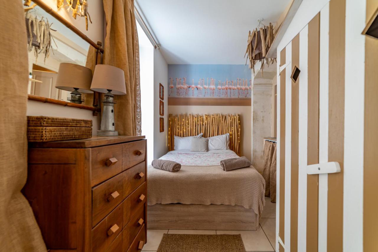 La Cabane Camarguaise En Centre Ville - Une Nuit A נים מראה חיצוני תמונה