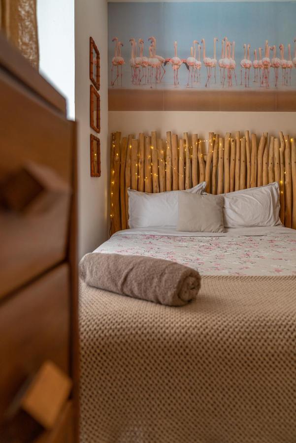 La Cabane Camarguaise En Centre Ville - Une Nuit A נים מראה חיצוני תמונה