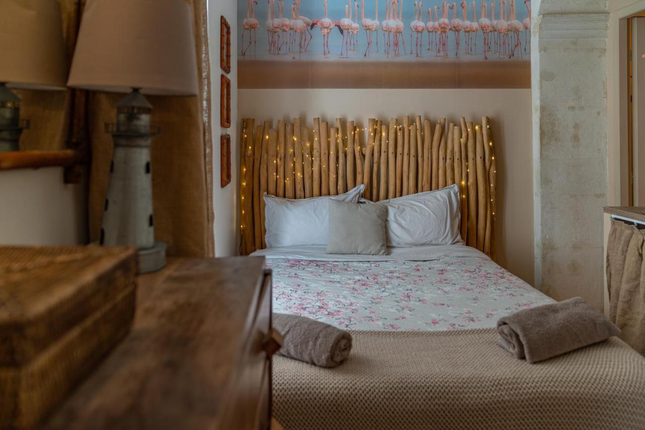 La Cabane Camarguaise En Centre Ville - Une Nuit A נים מראה חיצוני תמונה