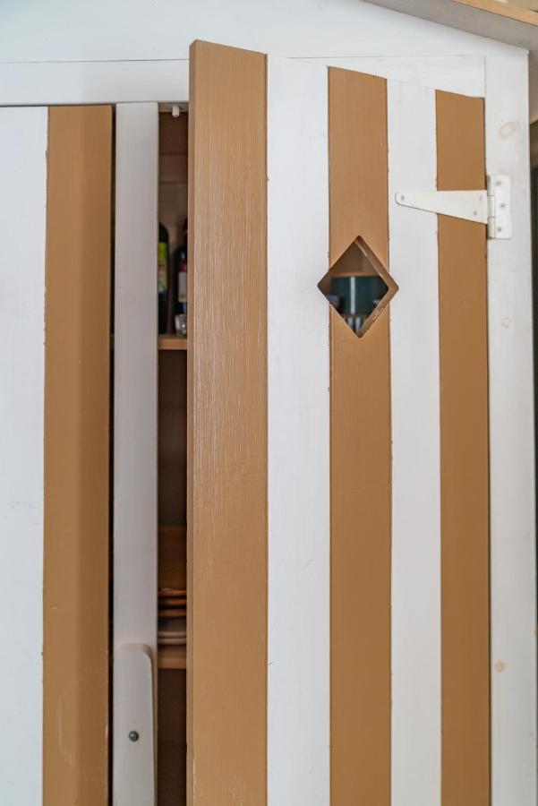 La Cabane Camarguaise En Centre Ville - Une Nuit A נים מראה חיצוני תמונה